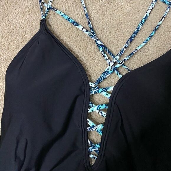 Perfectly Suited Strappy Front and Back One Piece Swimsuit - Picture 3 of 6